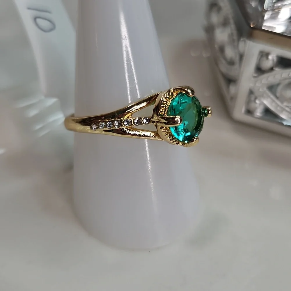 Women's Gold Teal Green Oval Crystal Rhinestone Fashion Cocktail Ring Plated NEW